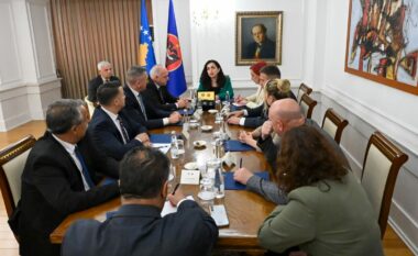 Osmani takoi përfaqësuesit e komuniteteve joshumicë në konsultime për funksionimin kushtetues të Kuvendit