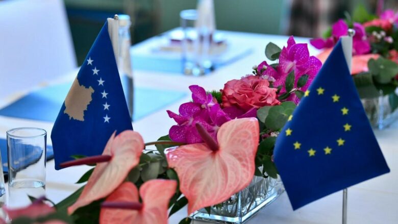 Një vit pas raportit të Borrellit, pse BE po heziton të heqë masat ndaj Kosovës?