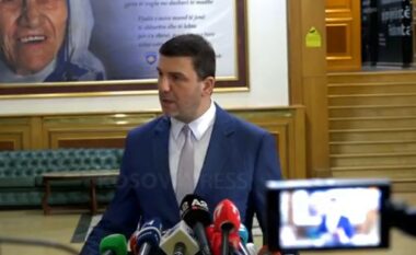 Krasniqi: LVV dhe Kurti ta ndërrojnë kandidaten për kreun e Kuvendit – nuk i kanë dhe nuk i marrin 61 vota