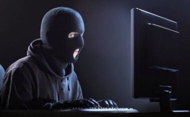 Ekstradohet në SHBA 33-vjeçari nga Gjilani, dyshohet për krime online – mashtrim dhe vjedhje të identitetit