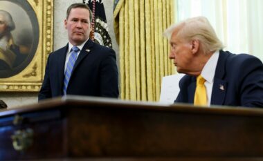 Pas skandalit të javëve të kaluara, po largohet këshilltari për siguri kombëtare i Trumpit