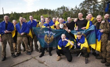 Ukraina dhe Rusia shkëmbejnë 800 të burgosur lufte