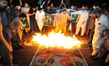 Konflikti Indi-Pakistan: Bota qëndron në prag të një Armagedoni bërthamor