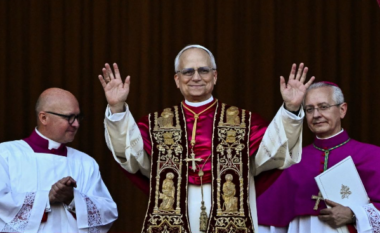 HISTORIKE – Kardinali amerikan, Robert Francis Prevost është Papa i ri