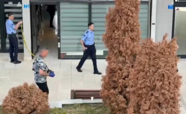 Ngjarja tragjike në Prishtinë, çfarë dihet deri tani për çiftin ku burri dyshohet se theri gruan dhe më pas kreu vetëvrasje?