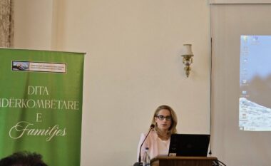 Dhuna në familje nën lupën e profesionistëve: Simpoziumi që bashkoi ekspertët për një qasje ndërdisiplinare në mbrojtje të shëndetit mendor
