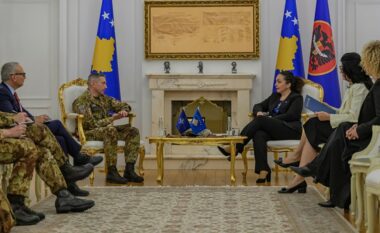 Komandanti i KFOR-it shpreson për zhbllokim të ngërçit politik në Kosovë