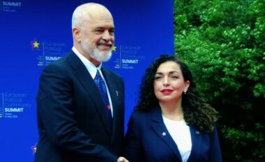 Osmani në Tiranë me akuza ndaj BE-së: I keni hapur derën atyre që shkojnë te Putini dhe bllokoni Kosovën