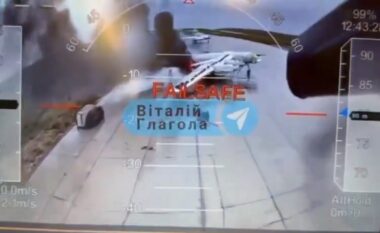 Inteligjenca ukrainase me operacion të gjerë në tërë Rusinë, dhjetëra bombardues rusë goditen me dronë – pamje nga aksioni