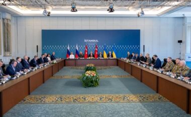 Ukraina i dorëzon Rusisë listën e fëmijëve të “rrëmbyer” që dëshiron të kthehen ndërsa bisedimet e paqes përfundojnë