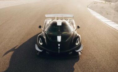 Hipermakina e re Koenigsegg, kjo “bishë” mund të lëvizë në çdo rrugë