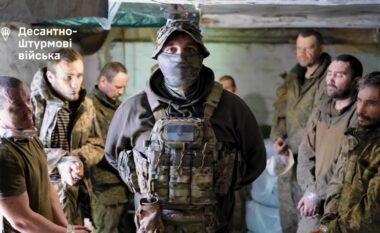 Forcat Ajrore të Ukrainës kanë zënë rob lufte një grup ushtarësh rusë në Kursk – ishin keqtrajtuar brutalisht nga eprorët e tyre