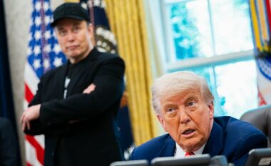 Musk nuk ndalet, pyet nëse është koha për të krijuar një parti të re politike në SHBA mes grindjes me Trumpin