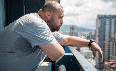 Ushqimet që duhet t’i shmangni në vapë ekstreme: Ngarkojnë zemrën dhe enët e gjakut