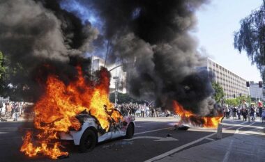 Çfarë i shkaktoi protestat në Los Angeles?