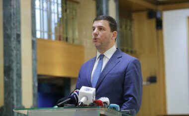 Krasniqi: Kurti s’e kërkon kompromisin, por vetëm aktron