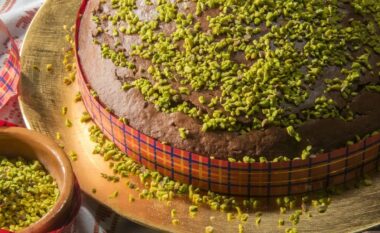 Torta e famshme e Dubait – shije unike, përgatitje e lehtë dhe pa pjekje!