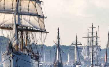Parada e lundrimit të “anijeve me vela të mëdha” në Kiel të Gjermanisë tërheq 170,000 spektatorë