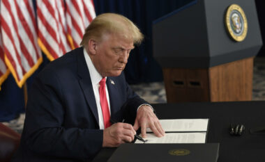 Trump nënshkruan vendime për të forcuar mbrojtjen amerikane nga dronët dhe për të nxitur fluturimin supersonik