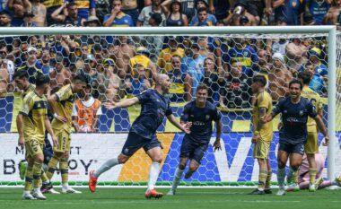 Auckland u përkujdes për befasinë në Kupën e Botës për klube, një profesor i shënoi gol Boca Juniorsit