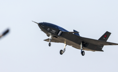 Po vjen dominimi i dronëve, aeroplanët do t’i takojnë së kaluarës