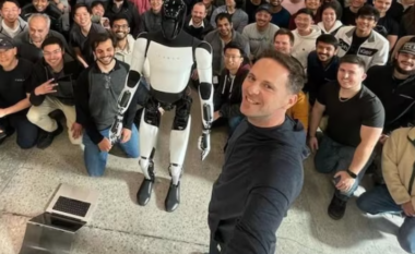 Kreu i programit të robotëve të Tesla-s po largohet nga kompania