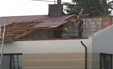 Rreth 30,000 njerëz mbetën pa energji elektrike pas stuhive të forta në jug të Polonisë