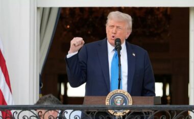 Trump nënshkruan vendimin për ndalimin e udhëtimeve në SHBA nga 12 vende
