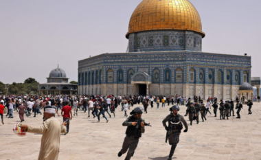 Izraeli bllokon mijëra palestinezë nga falja e namazit të xhumasë