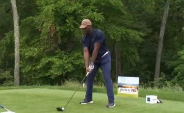 Burri që po sfidon veten, luan golf për 36 orë për të shënuar rekord botëror