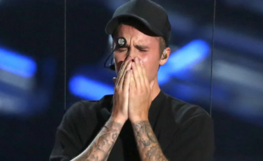 Justin Bieber emocionon me shkrimin: Njerëzit po më thonë të shërohem, do ta bëja po të mundesha
