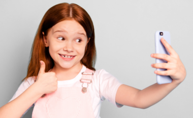 Si të kontrolloni përmbajtjen dhe kohën që fëmijët tuaj kalojnë në telefon