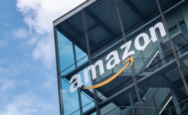 Amazon pret të shkurtojë vendet e punës, pasi mbështetet më shumë në Inteligjencën Artificiale