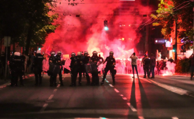 Demonstrata, dhunë dhe të arrestuar në Beograd