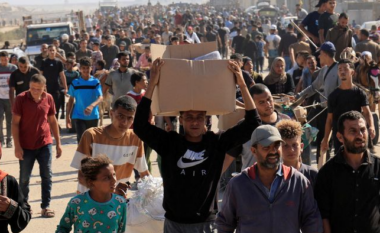 Izraeli sulmon palestinezët ndërsa ata prisnin për ndihma humanitare, më shumë se 30 të vdekur