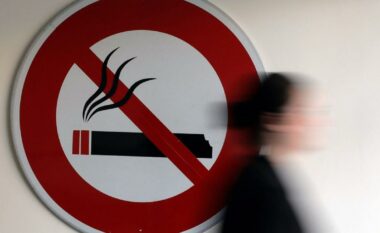 Franca do të ndalojë pirjen e duhanit në shkolla, parqe dhe plazhe – për të mbrojtur fëmijët