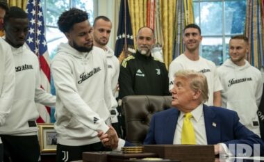 Juventusi mysafirë të Donald Trump – presidenti u flet për shumë gjëra jashtë sportit