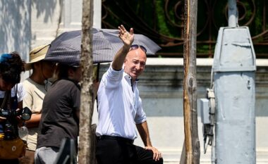 Sozia e Bezos u shfaq në Venecia dhe i hutoi të pranishmit – ai e shndërroi ngjashmërinë e tij me themeluesin e Amazon në një biznes fitimprurës