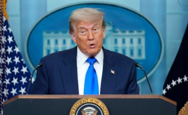 Gjykata Supreme amerikane “kufizon fuqinë e gjyqtarëve për të bllokuar urdhrat e Trump”