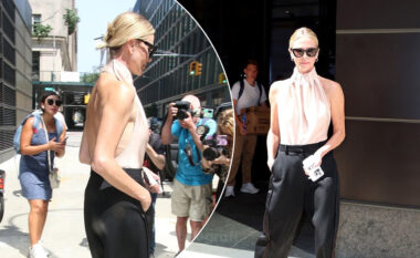 Charlize Theron shkëlqen në New York me një pamje elegante, ndërsa promovon “The Old Guard 2”