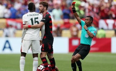 Jackson sërish ‘fundos’ Chelsean, Flamengo mposht bindshëm blutë e Londrës