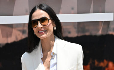 Demi Moore me xhinset trend të sezonit: I përshtaten çdo gruaje dhe gjenden me çmim të arsyeshëm!