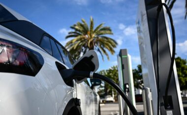 Ford humbet vendin e dytë, ndërsa lufta e automjeteve elektrike nxehet në Amerikë