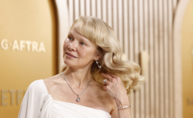 Pamela Anderson: Pse nuk duhet të vij në një event pa grim? Burrat e bëjnë gjatë gjithë kohës