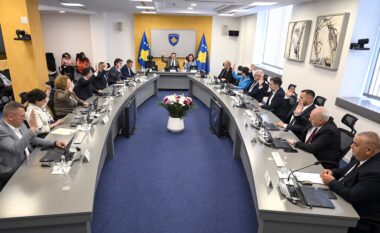 Qeveria në detyrë merr 13 vendime