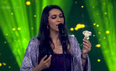 Sara Payman, artistja iraniane shkëlqen me serenatën “Të të them je lule”, në spektaklin “Yjet Shqiptarë të Diasporës”
