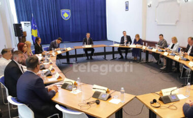 Bllokada në Kuvend, vazhdon takimi i Kurtit me liderët e partive parlamentare