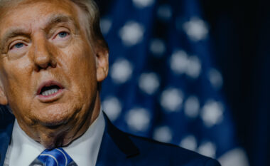 Trump u diagnostikua me pamjaftueshmëri kronike venoze – sa serioze është gjendja e tij?