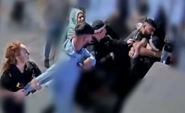 Rezistuan arrestimit, vëllezërit rrahin brutalisht policët britanikë në aeroportin e Mançesterit – publikohen pamjet rrëqethëse
