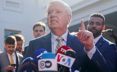 ‘Telefononi Ajatollahun’, senatori amerikan i dërgon një paralajmërim Putinit për afatin e paqes